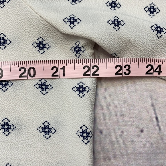 sunny leigh Cream & Navy Top Size: Large - Picture 9 of 17